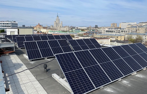 В Москве установили солнечную электростанцию на крыше офисного здания