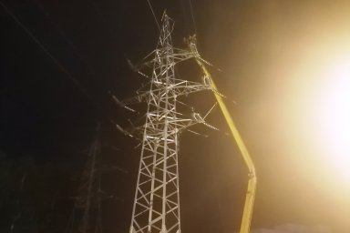 ​Ульяновские энергетики заменили грозозащитный трос
