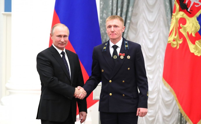 Владимир Путин наградил знаком отличия сотрудника компании «СУЭК-Кузбасс»