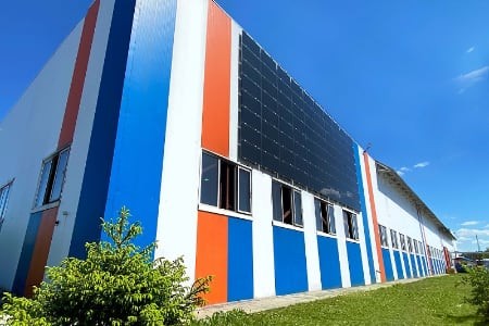 На кровлях промышленного предприятия в Подмосковье установят солнечную электростанцию 800 кВт