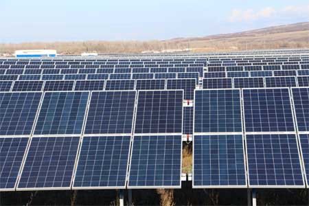 Китай строит крупнейшую солнечную электростанцию в пустыне Гоби