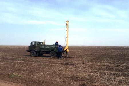 Специалисты «Оренбургэнерго» подключили к электросетям сельскохозяйственные объекты