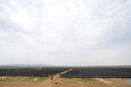Минэнерго РУ: В Самаркандской области запущена солнечная фотоэлектрическая станция промышленного масштаба