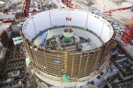 На площадке сооружения Курской АЭС-2 установлена теплоизоляция части корпуса реактора энергоблока №1