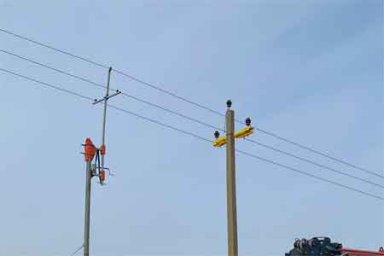 В Альметьевских электрических сетях освоена новая технология замены опор ВЛ 10 кВ без снятия напряжения