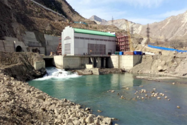 Строители Гоцатлинской ГЭС завершили монтаж затвора водоприемника