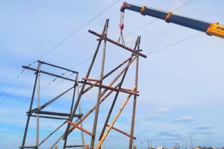 Хангаласские энергетики ведут капитальный ремонт высоковольтной линии