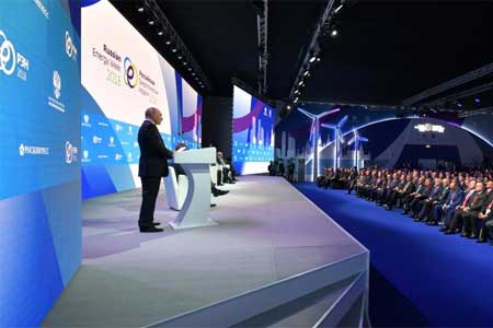 Президент Российской Федерации Владимир Путин выступил на пленарном заседании Российской энергетической недели