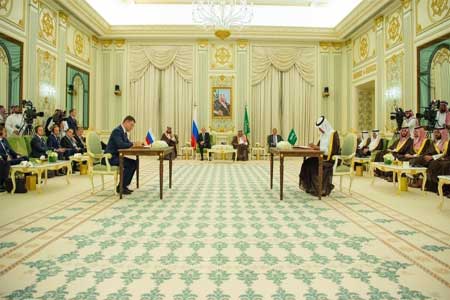 Александр Новак: “Итоги визита станут дополнительным весомым вкладом в фундамент российско-саудовского сотрудничества”