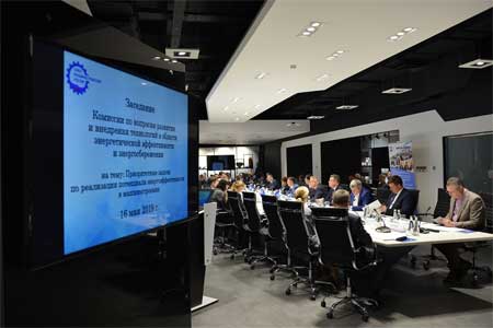 Глава ФСК ЕЭС А. Муров провел первое заседание комиссии по энергоэффективности Союзмаша