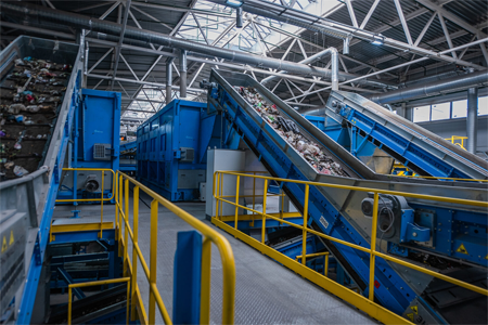 Два мусоросортировочных комплекса на 105 тысяч тонн построили в Челябинской и Оренбургской областях