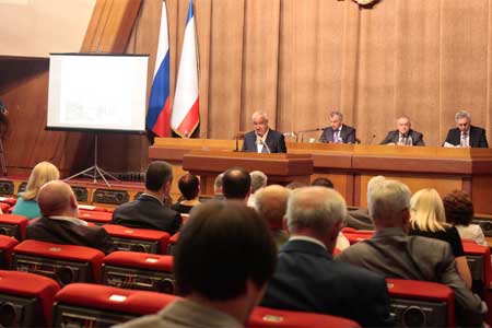 Виталий Глотов доложил о ходе подготовки к отопительному периоду на сессии Государственного совета Республики Крым