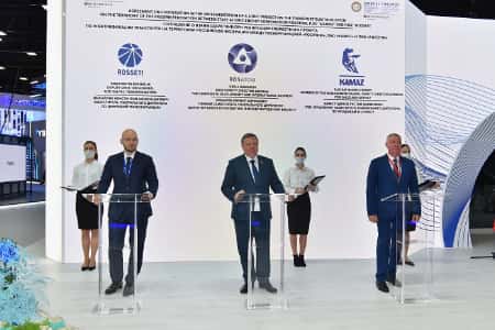 Росатом, КАМАЗ и Россети договорились о сотрудничестве в области развития электротранспорта в России