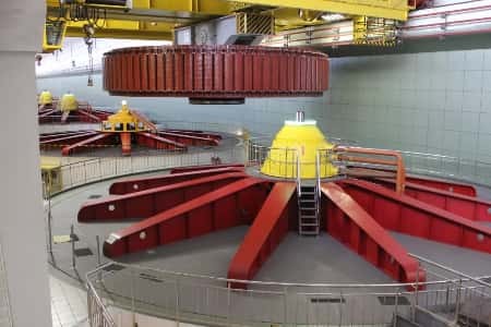 На Воткинской ГЭС установили ротор в кратер гидроагрегата №8