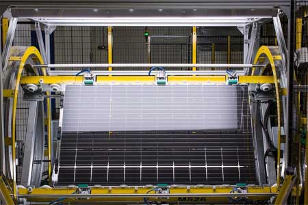 Компания Enel Green Power торжественно запустила новую производственную линию гетероструктурных двусторонних солнечных панелей (HJT) на заводе 3SUN
