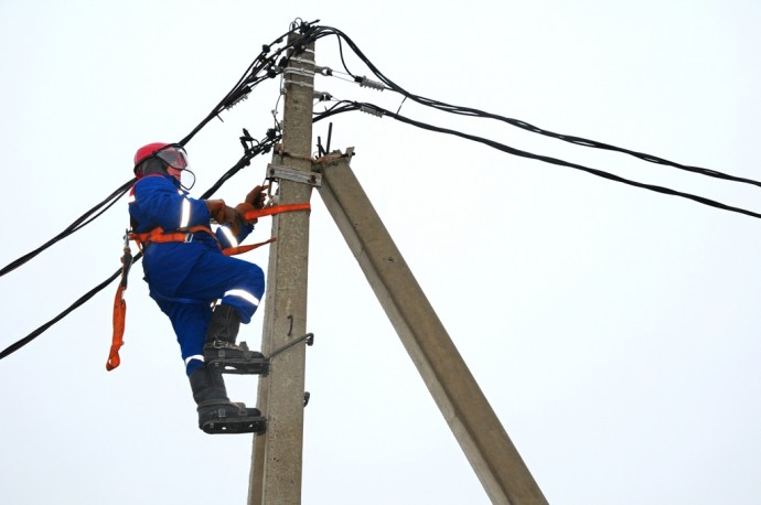 Специалисты «Рязаньэнерго» устранили скачки напряжения в электросети в селе Папушево Спасского района