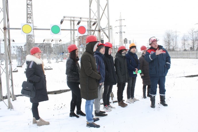 Студенты Ивановского энергетического колледжа ознакомились с работой крупного питающего центра Ивэнерго