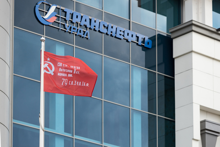 У здания АО «Транснефть – Урал» в г.Уфе поднята копия Знамени Победы
