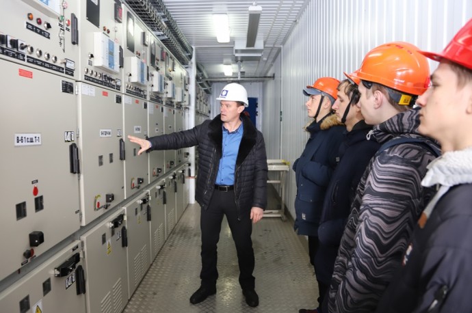 Будущие энергетики посетили подстанцию «МРСК Волги»