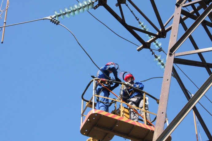 С начала года энергетики Ивэнерго отремонтировали 1 058 км воздушных линий электропередачи