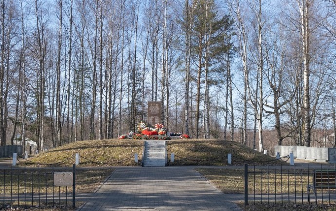 Волонтеры ООО «Транснефть – Балтика» провели субботники и работы по благоустройству военных мемориалов