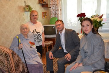 &laquo;Владимирэнерго&raquo; поздравил труженицу тыла с праздником Великой Победы
