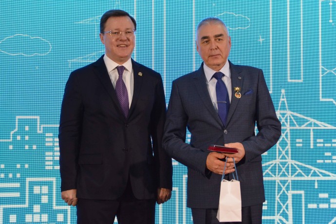 Энергетики самарского филиала «Россети Волга» отмечены наградами главы региона