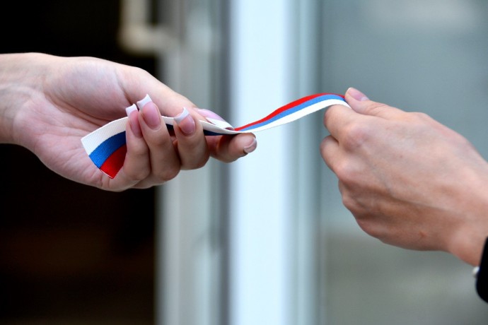 В День Государственного флага Российской Федерации в филиале ПАО «Россети Волга» – «Самарские РС» состоялась патриотическая акция «Гордимся флагом – заряжаем страну!»